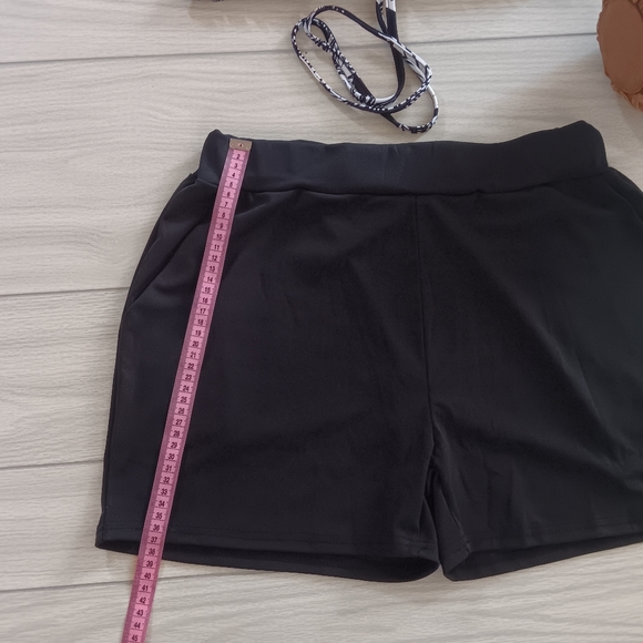 Women Creased Floral Printed Lace-Up Tube Crop Top Defined Waist Shorts Set - Picture 14 of 15